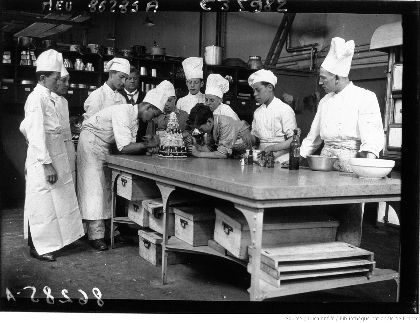Des apprentis-pâtissiers au 20e siècle